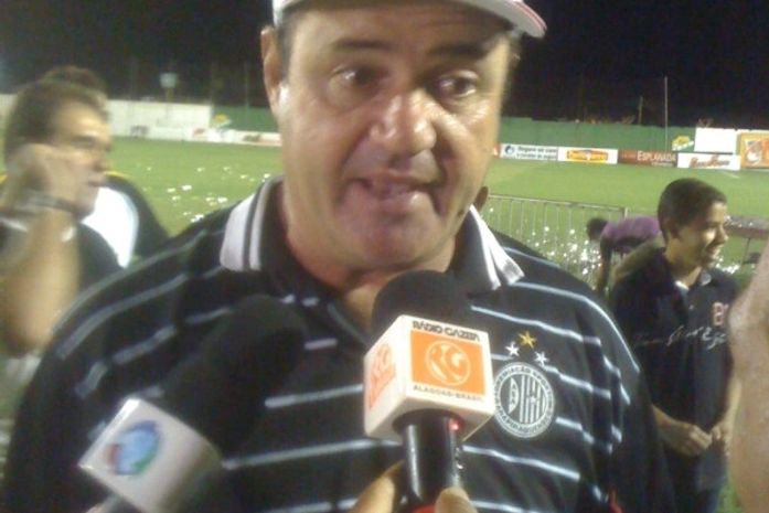 Vica ganha segundo título em três anos e diz que o lema é “trabalho”