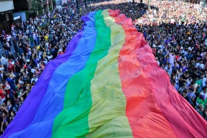 Após vitória na Justiça, movimento gay pressiona por aprovação da lei da homofobia