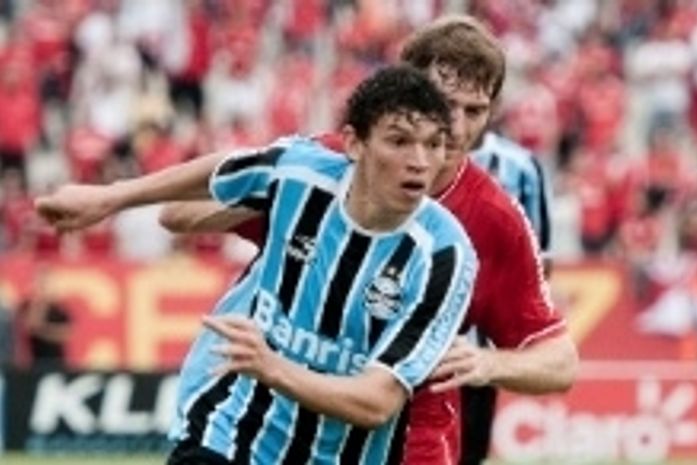 Júnior Viçosa mantém discurso humilde e recebe elogio após gols pelo Grêmio