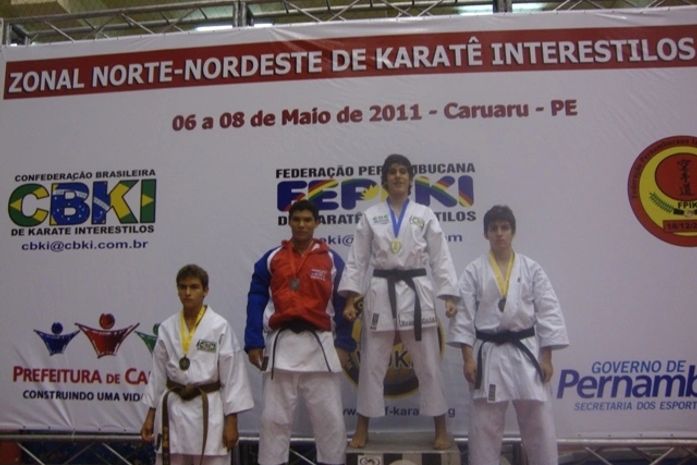 No alto do pódio Leonardo Lyra