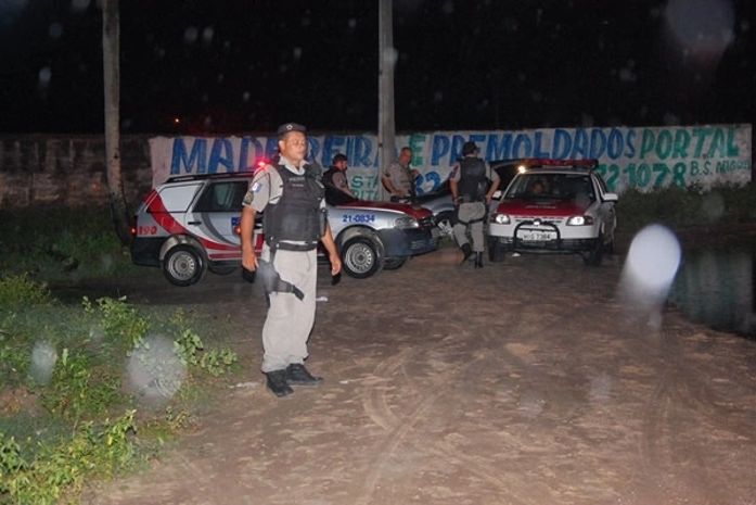 Grupo invade casa, rouba carro e atira duas vezes em empresário