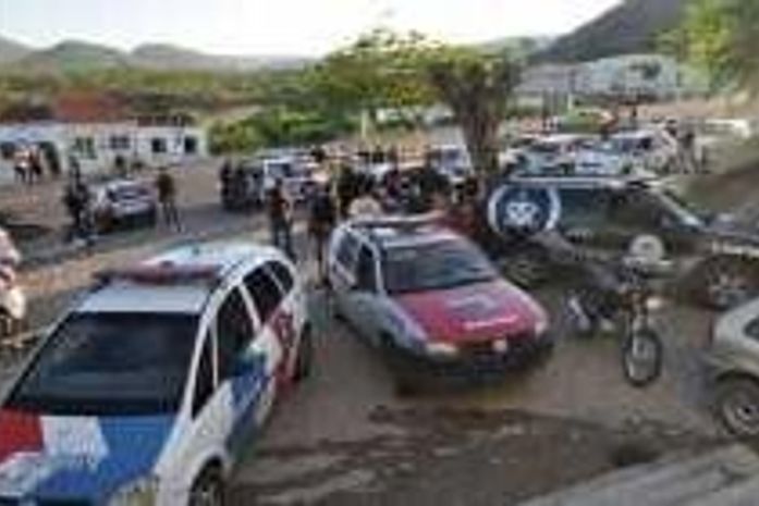 Troca de tiros entre gangs rivais deixa um morto e o outro ferido