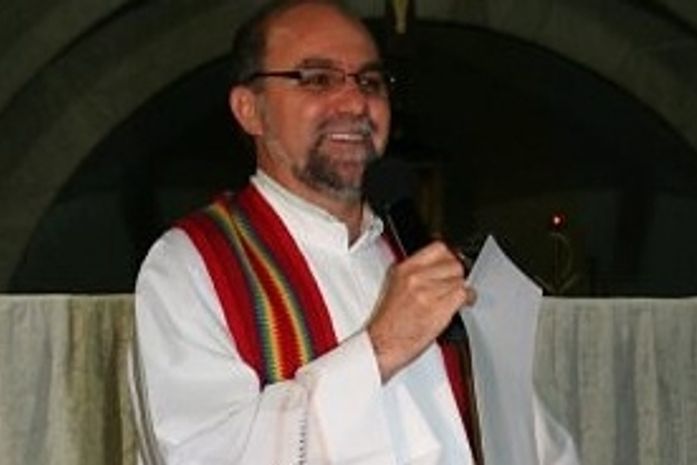 Padre contraria CNBB e elogia STF por legalizar união de casais gays