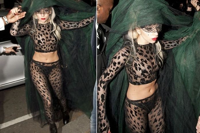 Lady Gaga abusa da transparência para badalar