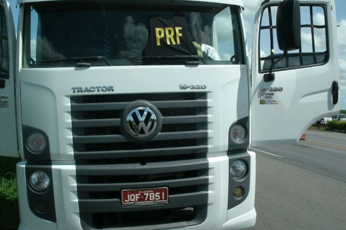 Caminhão roubado é recuperado com carregamento intacto