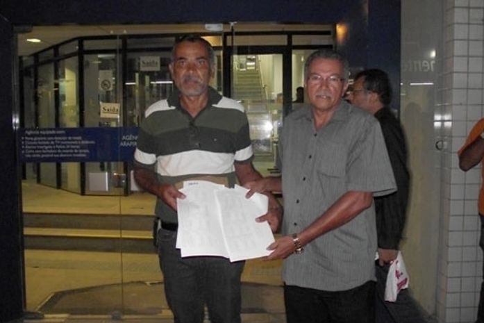 Vereadores passam oito horas em Banco e saem com extrato da conta da Câmara