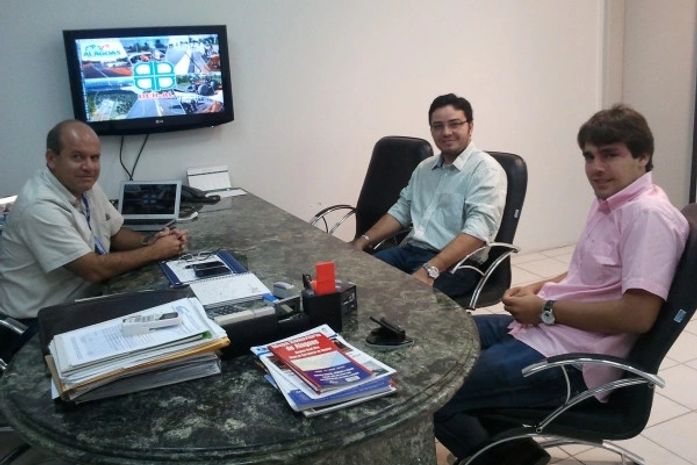 DER realiza tapa-buraco em Palmeira dos Índios e Major Isidoro