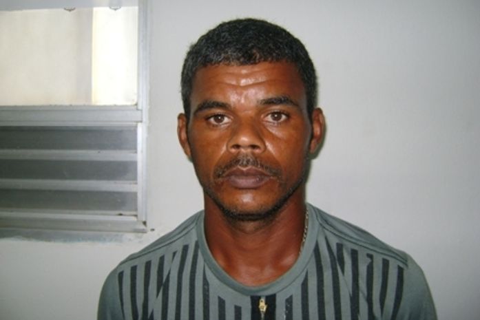 Polícia Militar apreende espingarda calibre 12.‏