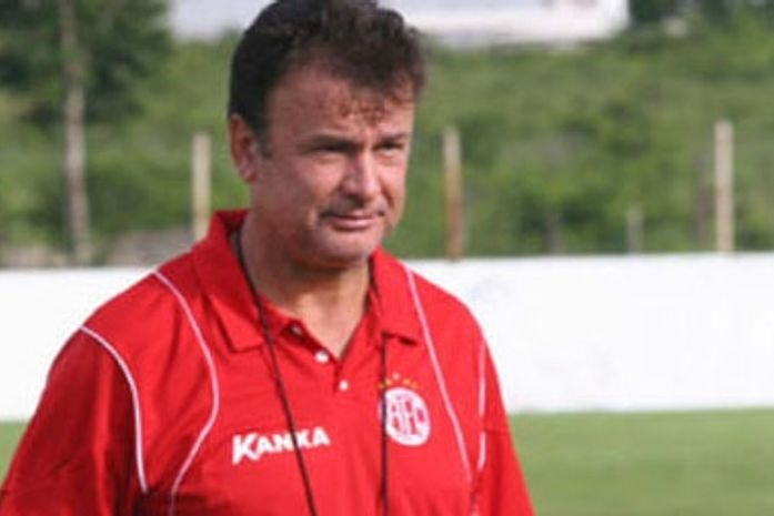 Técnico e sete jogadores são anunciados no CRB