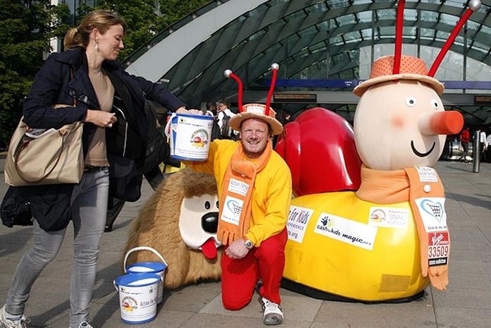 Caracol humano termina maratona em 26 dias. linha de chegada