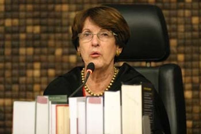 Município deve pagar remunerações e readmitir servidor