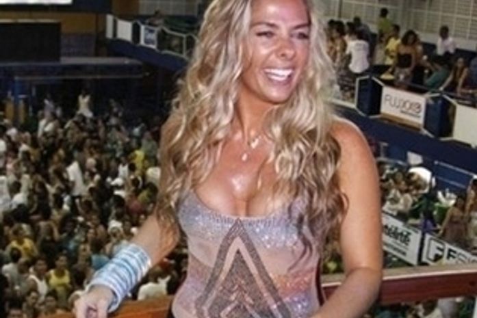 Adriane Galisteu aceita convite e posará nua para a Playboy