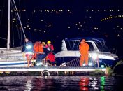 Barco com 104 pessoas afunda em Brasília; uma criança morreu