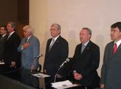 Parlamentares em reunião sobre desenvolvimento econômico  