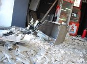 Caixa eletrônico destruído 