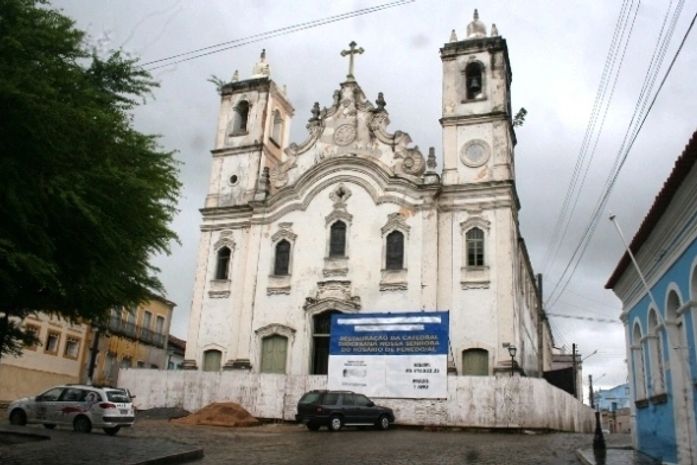 Obra na catedral diocesana foi embargada por irregularidades na execução do serviço