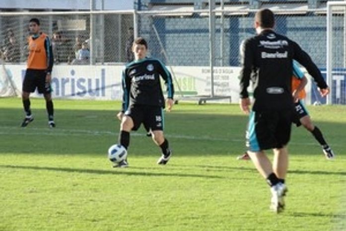 Junior Viçosa volta a treinar mas Grêmio perde outro jogador