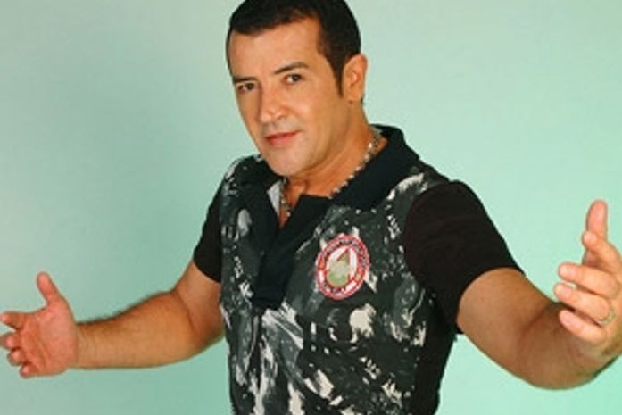 Beto Barbosa completa 25 anos de carreira e rejeita título de rei da lambada