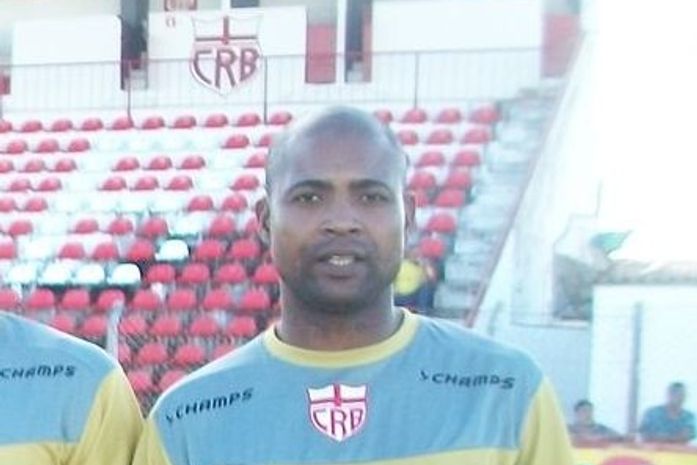 Aderaldo em dia de treino no CRB