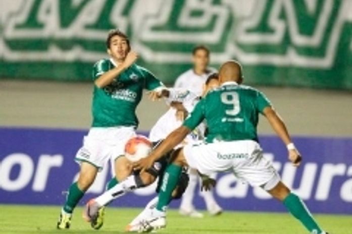 ASA cria na frente, falha na defesa e perde para o Goiás no Serra Dourada