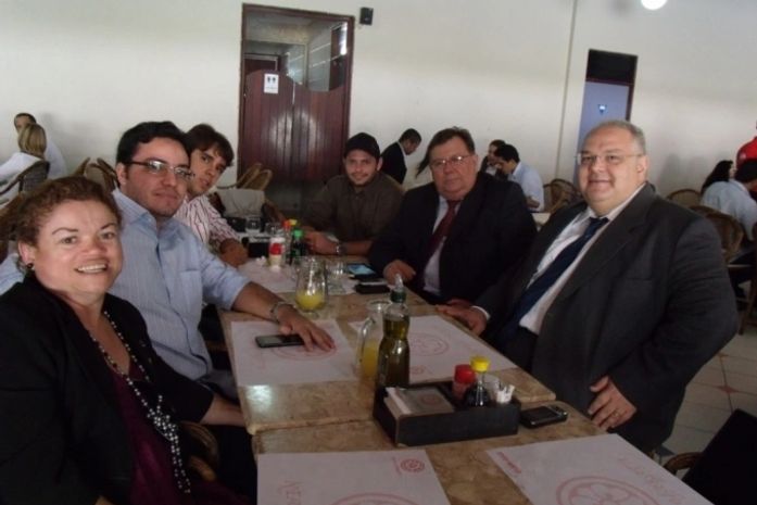 Comissão quer acabar com suplência de senador e defende eleições gerais