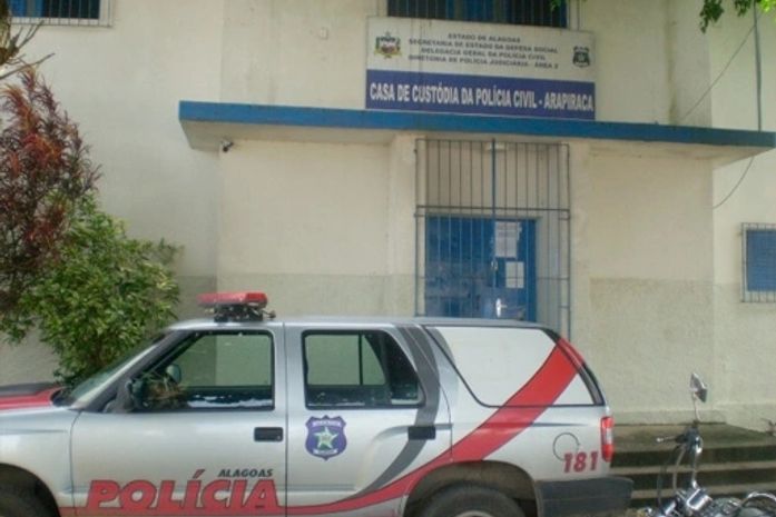 Homens fingem ser da PF e assaltam residência