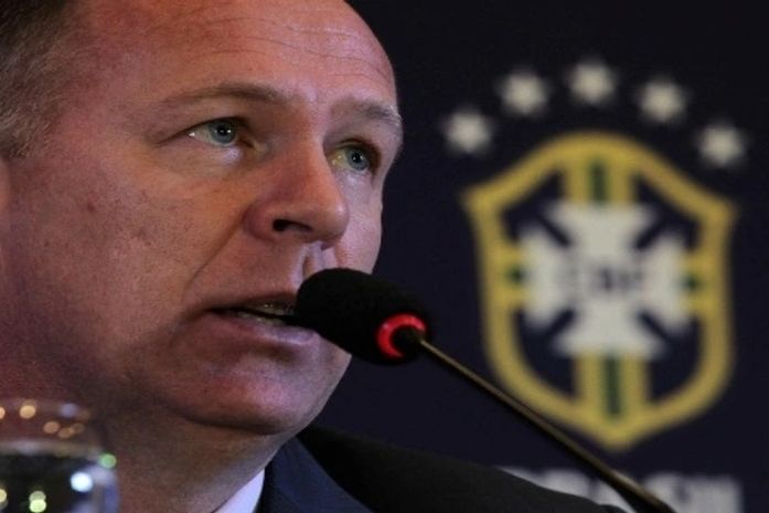 Com direito a Pato e Ganso, Mano Menezes convoca seleção para Copa América