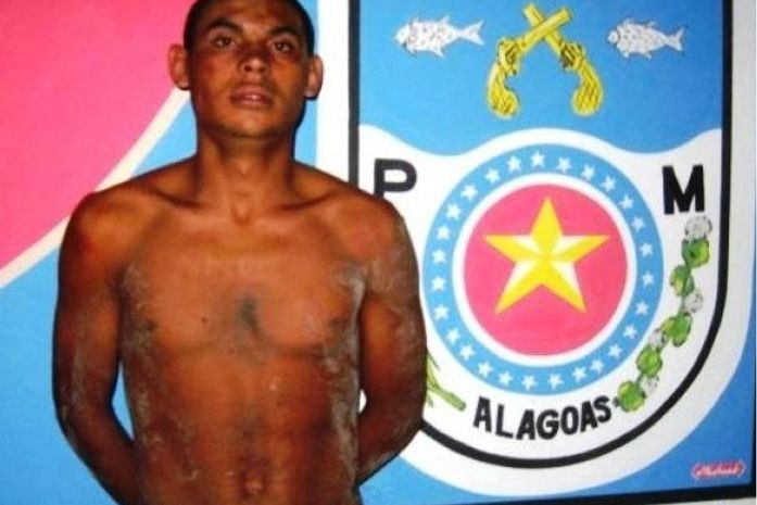 Homem é preso após esfaquear amigo em Campo Alegre