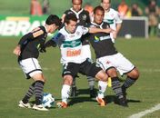 Vídeo:Em aperitivo da decisão da Copa do Brasil, Coritiba goleia o Vasco