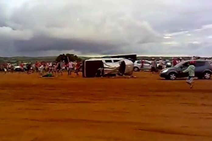 Novo vídeo mostra que terceiro passageiro também foi arremessado