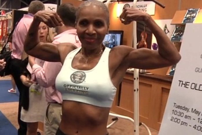 Levantamento de peso: Vovó de 74 anos paga de Rambo e fica bombada