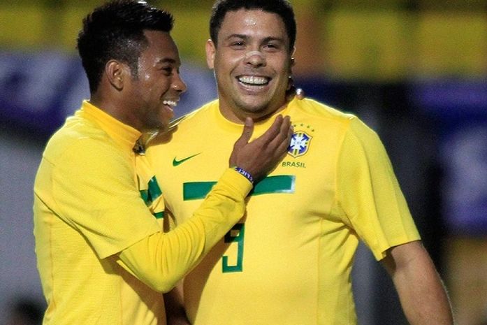 Ovacionado, Ronaldo perde boas chances e pede desculpas à torcida