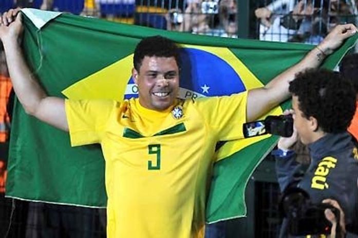 Na despedida de Ronaldo, Brasil vence Romênia com dificuldade