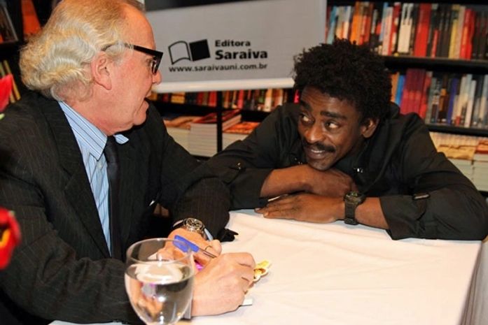 Seu Jorge compra carro de R$ 800 mil e diz: 'Quem gosta de pobreza é intelectual'