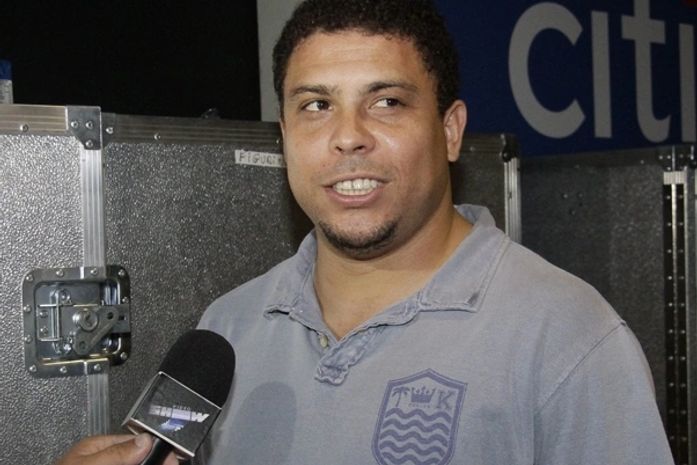 Depois de se despedir da seleção, Ronaldo viaja para Ibiza com a família
