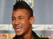 Neymar crê em ser melhor do mundo pelo Santos e usa Pelé como exemplo