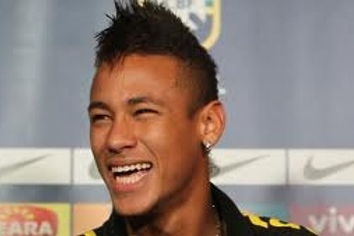 Neymar crê em ser melhor do mundo pelo Santos e usa Pelé como exemplo