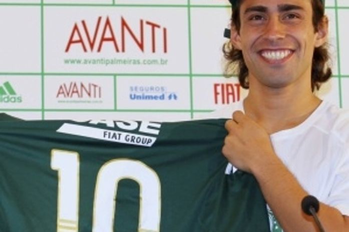 Após 10 meses, Palmeiras paga R$ 800 mil por jogo e R$ 5 mi por gol de Valdivia