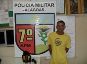 Rádio Patrulha prende homem com arma de fogo e munição