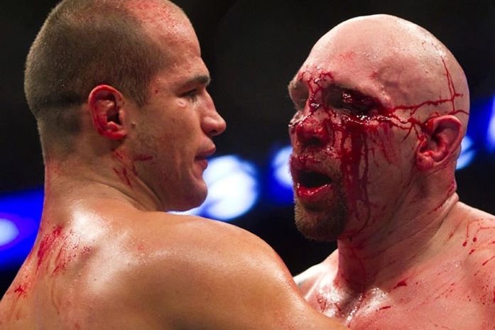 Júnior Cigano vence Shane Carwin e disputará cinturão dos pesados no UFC