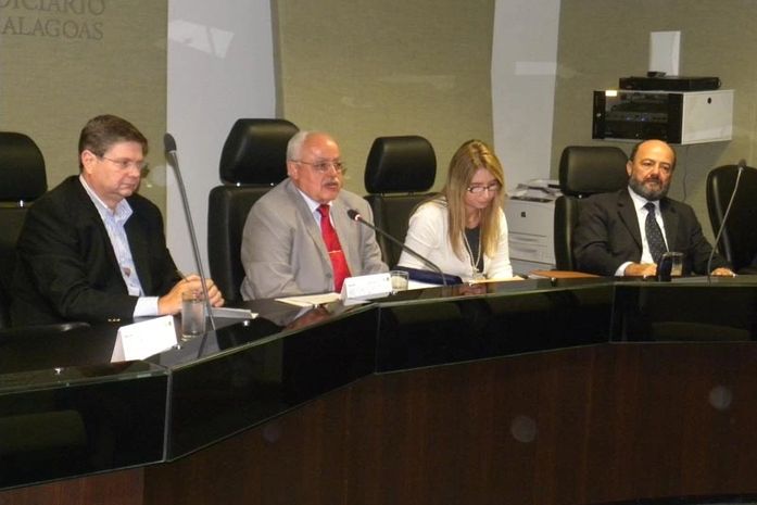 Fornecimento de medicamentos: CGJ continua debate e traça soluções