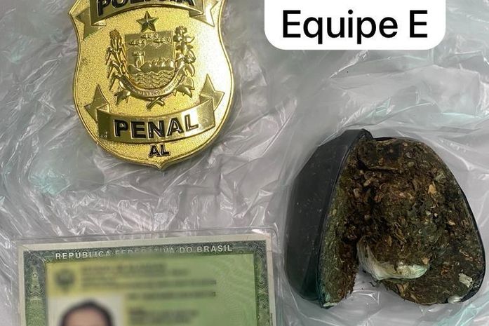 Mulher tenta entrar com drogas em presídio e é presa em flagrante, em Maceió