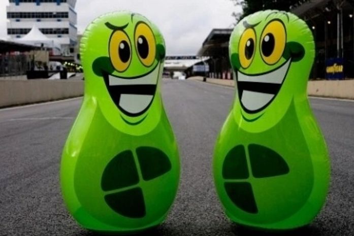 Tv influencia comemorações de gol com boneco João Sorrisão