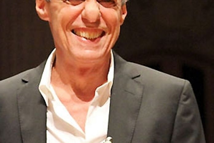 Álbum de Chico Buarque terá pré-venda a partir do próximo dia 20