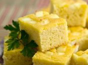 Alternativa ao doce: Bolo de milho salgado leva queijo coalho
