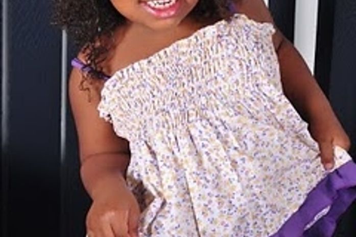 Meninas usam saias pequenas