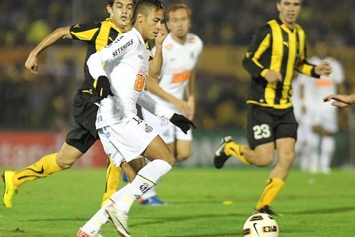 Santos segura Peñarol no Uruguai e decide título no Pacaembu