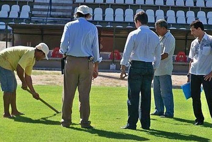 Rei Pelé recebe a visita de representante do Comitê da Copa do Mundo