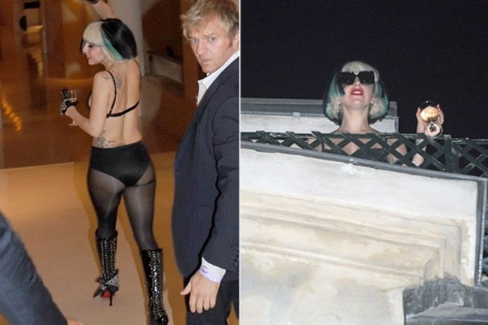 Com uma taça na mão, Lady Gaga dá show na varanda de hotel em Paris