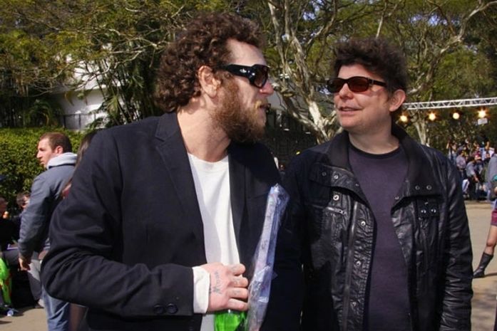 Otto conta que está se relacionando com uma menina de 18 anos